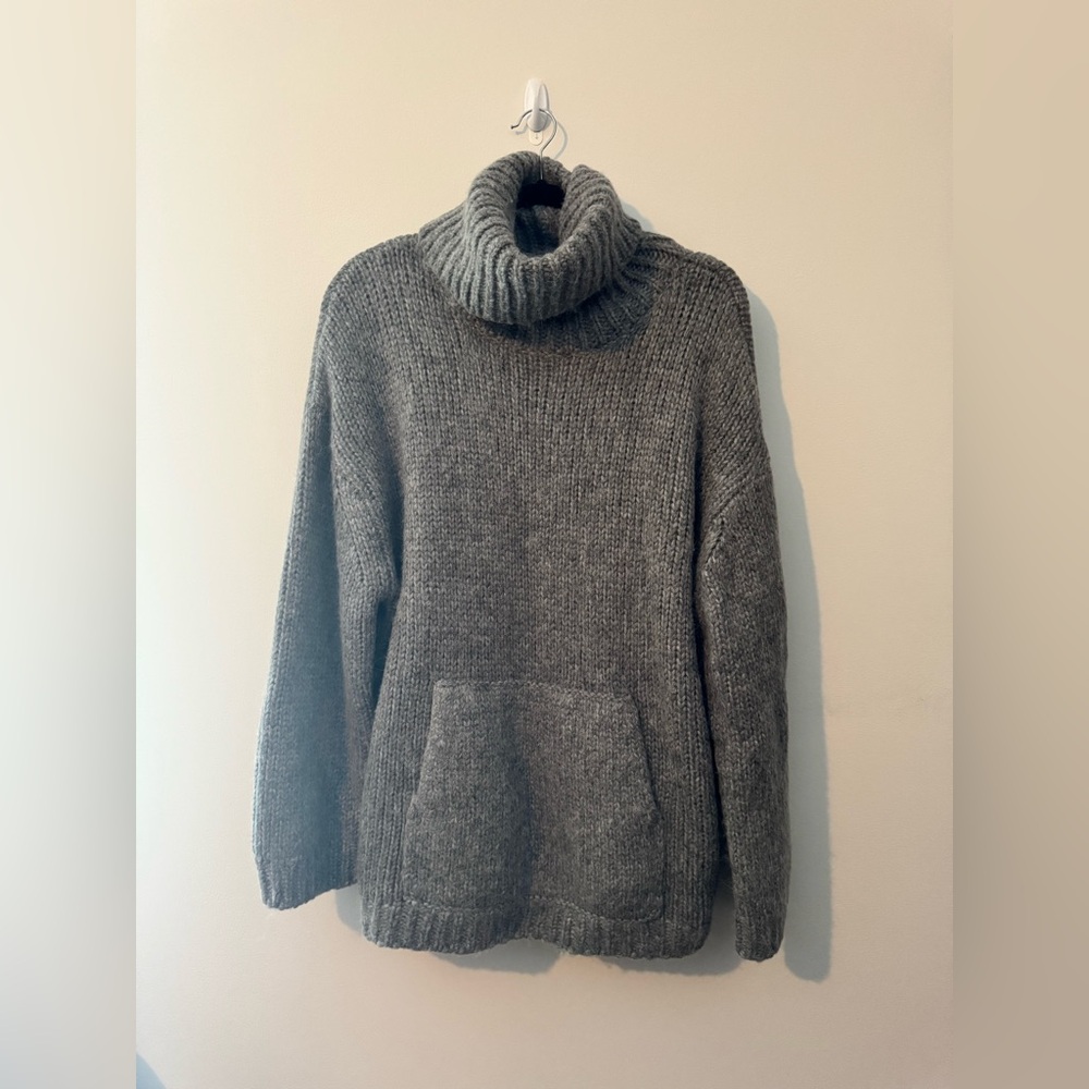Helsa Gray Turtleneck Sweater